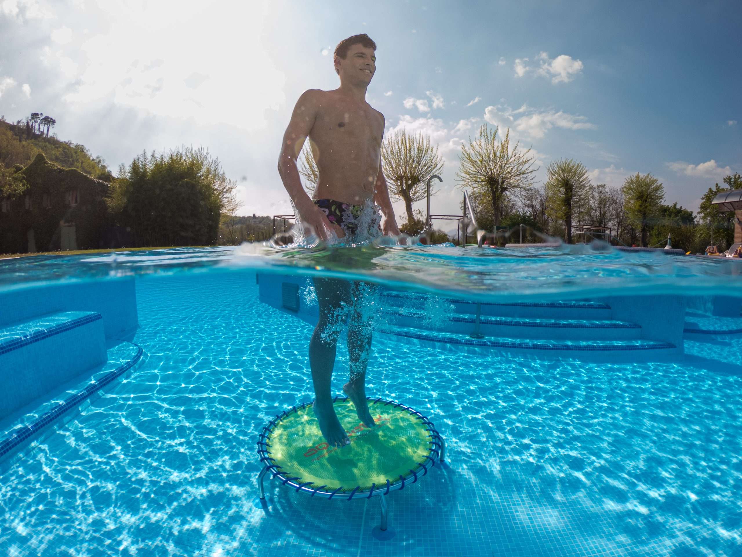 Round Jump in pool