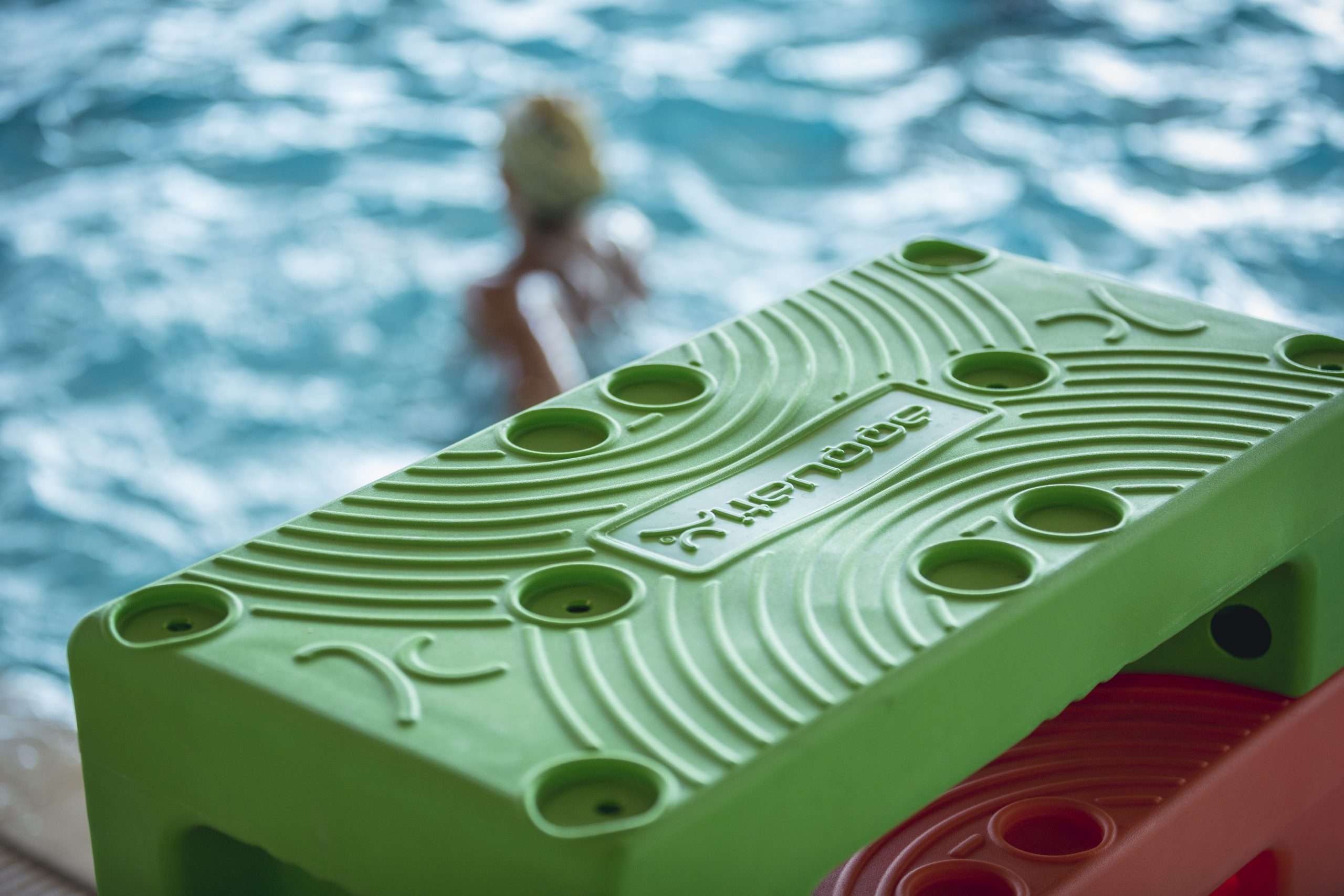 Puzzle Step in pool